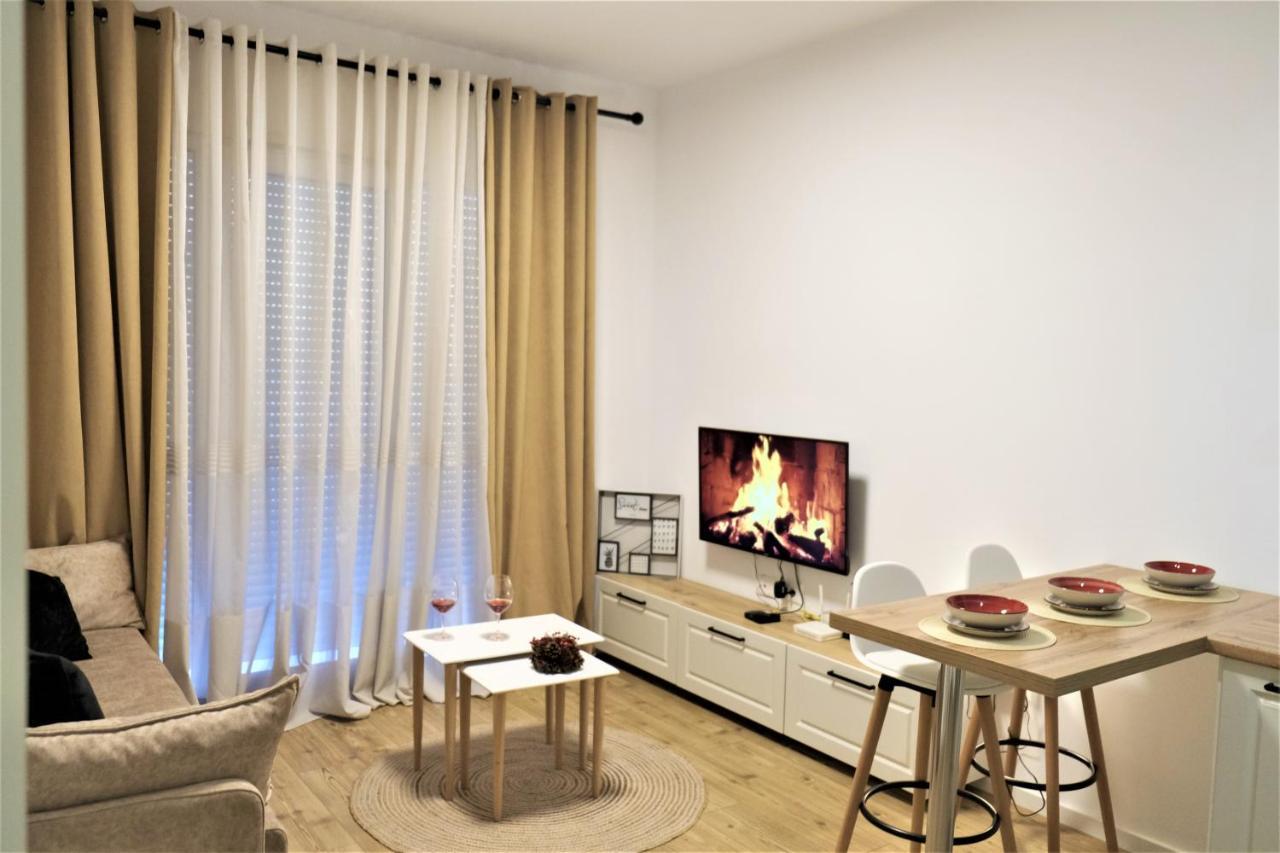 Apartment In The Heart Of Old Bazaar, Tirana - Hana Apartments Esterno foto