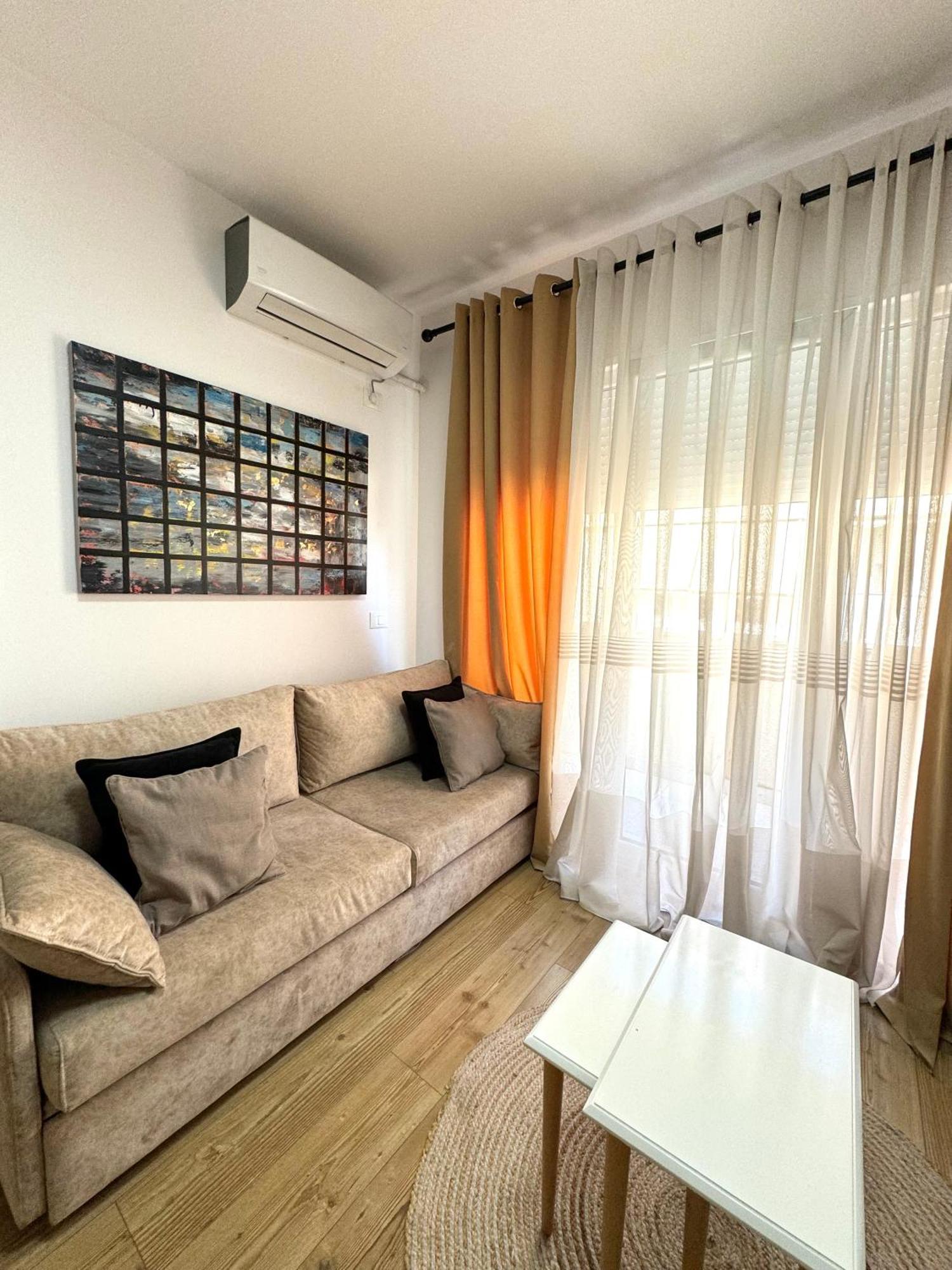 Apartment In The Heart Of Old Bazaar, Tirana - Hana Apartments Esterno foto